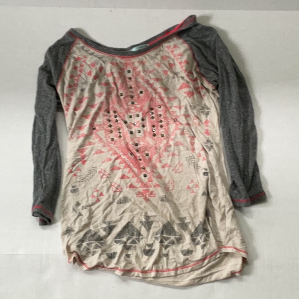 Maurice’s shirt size L